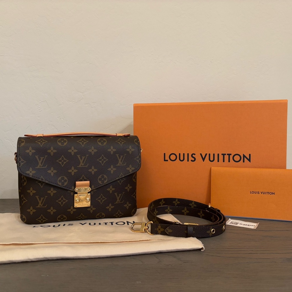 ***SOLD*** LV monogram pochette Métis